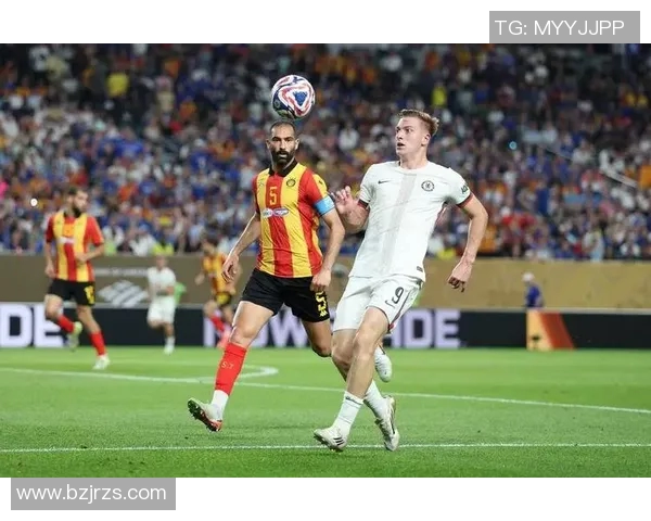 19岁足球天才崭露头角势头强劲引发全球关注与期待 19岁足球天才崭露头角势头强劲引发全球关注与期待